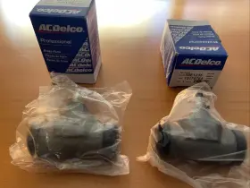 Acdelco 18e1235 Drum Brake Wheel Cylinder Rear Brakes 18e1235b Pair/ New Acdelco 18e1235 Drum Brake Wheel Cylinder Rear Brakes 18e1235b Pair/ New