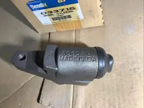 033715 BENDIX Wheel Cylinder Nos #2