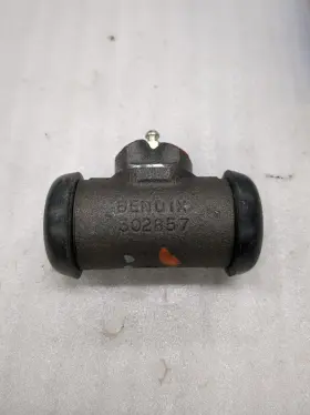 33074 BENDIX Nos Brake Master Cylinder Wheel Box