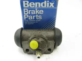 Bendix 33640 Drum Brake Wheel Cylinder - Rear Left / Right Bendix 33640 Drum Brake Wheel Cylinder - Rear Left / Right