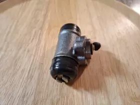 R20A4 CENTRIC PARTS Drum Brake Master Cylinder Wheel Box #2