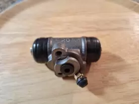 R20A4 CENTRIC PARTS Drum Brake Master Cylinder Wheel Box