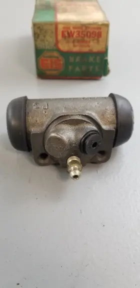 EW35098 EIS Nos Wheel Cylinder Ford Gmc #3
