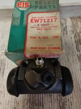 EW71217 EIS Wheel Cylinder Rear Rh Van E200 Ford