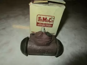 8C-2061-B FORD Nos Front Brake Master Cylinder Wheel F-100