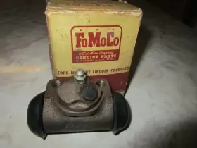Ford 8m-2261-a Nos Rear Right Brake Wheel Cylinder 1953 1954 Truck F-100 1949-1951 Mercury