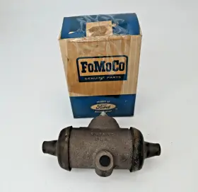B7Q-2261-B FORD Brake Master Cylinder Nos