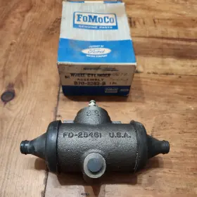 B7Q-2262-B FORD Brake Master Cylinder Nos