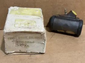 C1DD-2061-A FORD Right Front Brake Master Cylinder 200 Comet