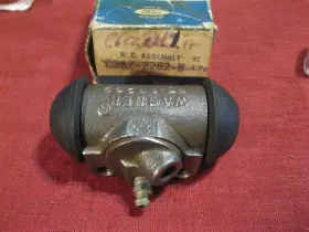 C3AZ-2262-B FORD Nos Left Rear Wheel Cylinder Fairlane #3