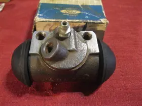 C3AZ-2262-B FORD Nos Left Rear Wheel Cylinder Fairlane