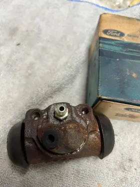 C7AZ-2262-C FORD Nos Rear Brake Master Cylinder Wheel Driver #2