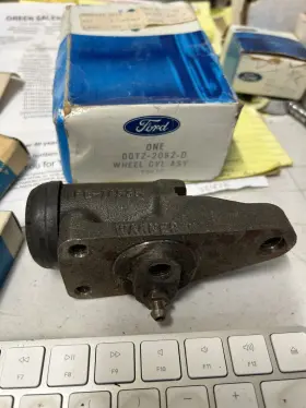 Ford D0tz-2062-d 1970/72 Nos Medium Heavy Truck 9m 12m Axle Front Wheel Brake Cylinder Upper Ford D0tz-2062-d 1970/72 Nos Medium Heavy Truck 9m 12m Axle Front Wheel Brake Cylinder Upper