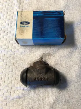 D30Z-2261-C FORD Nos Wheel Cylinder Thunderbird Falcon