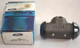 D3TZ-2262-B FORD Nos Brake Master Cylinder Wheel F150 F250