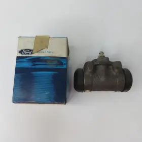 D8BZ-2261-B FORD Wheel Cylinder Rear Nos