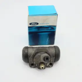 D8BZ-2262-A FORD Nos Drum Brake Master Cylinder Wheel Rear