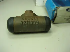 E9TZ-2261-A FORD Rear Brake Master Cylinder Wheel Some Ranger