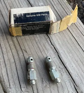 Genuine Gm 5456895 1962 Pontiac Tempest Rear Wheel Cylinder Screw Bleeder Pair #5456895 Genuine Gm 5456895 1962 Pontiac Tempest Rear Wheel Cylinder Screw Bleeder Pair #5456895