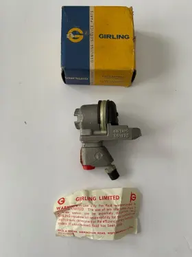 Girling 64673804 Rear Wheel Cylinder #64673804 Casting #304270 .875 Inch Bore Nos Oem Girling 64673804 Rear Wheel Cylinder #64673804 Casting #304270 .875 Inch Bore Nos Oem