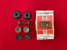 Gm 5467295 Nos Truck Corvair 1 1/8 Inch Wheel Cylinder Repair Kit With Pistons 61-68