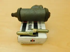 137448R91 INTERNATIONAL HARVESTER Nos Wheel Brake Master Reo