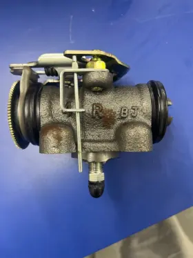 Isuzu 97228017 Rear Wheel Cylinder New Oem Brake Truck 04