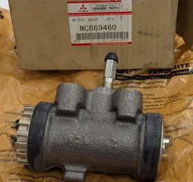 MC869460 MITSUBISHI Fuso Drum Brake Master Cylinder Wheel #2