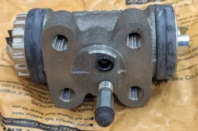 MC869460 MITSUBISHI Fuso Drum Brake Master Cylinder Wheel