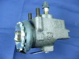 6774070 QUALITEE INTERNATIONAL Drum Brake Master Cylinder Lh