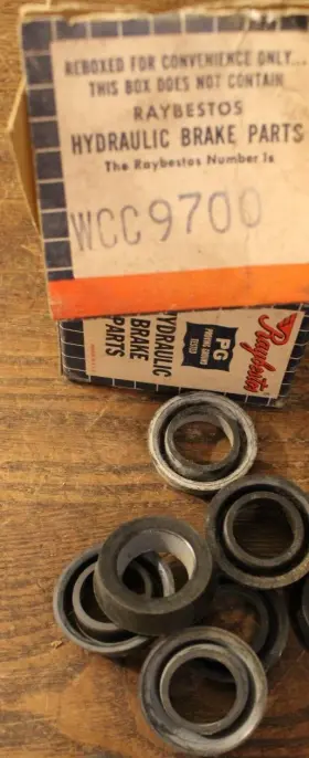WCC-9700 RAYBESTOS Nos Box Wheel Cylinder Cups