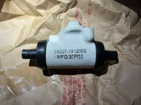 2530-00-741-2065 SEAMAN-PARSONS Wheel Hydraulic Brake Master