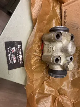 V1517715 VOLVO Nos Wheel Cylinder