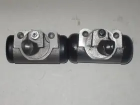 72F984 WCC Front Wheel Cylinders Drive Shoes Axle F250 Ford